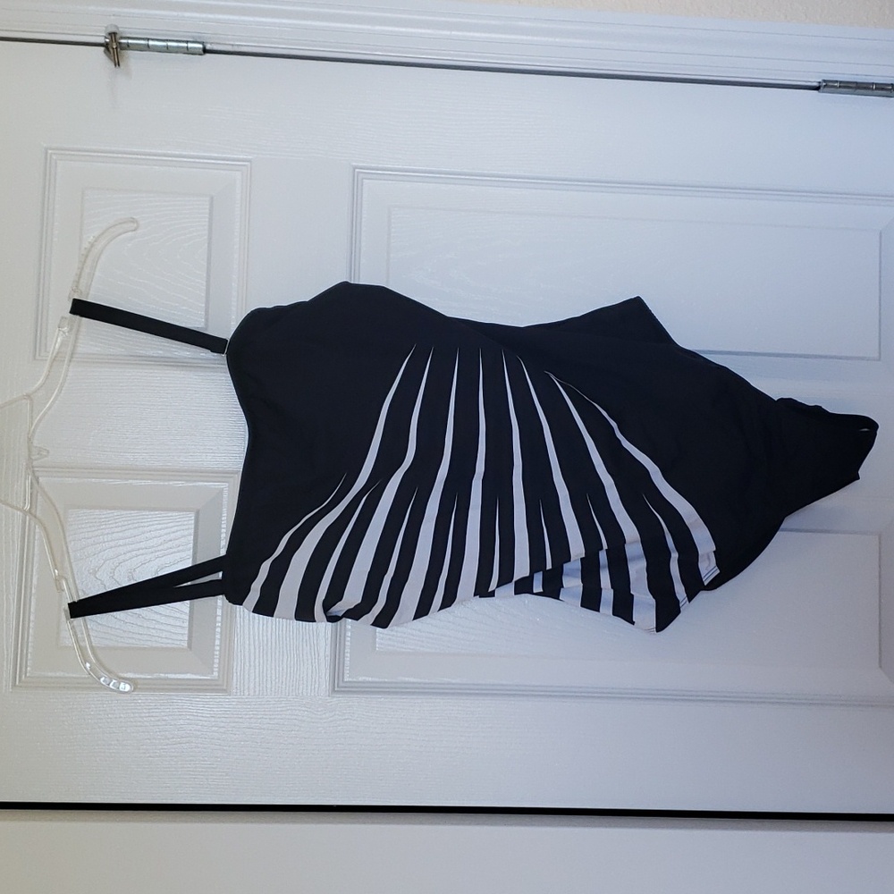 VENUS Black and White One-Piece Swimsuit